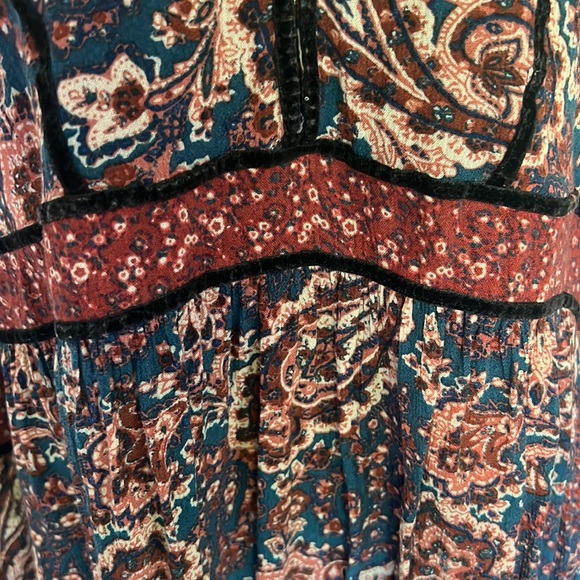 American Eagle boho floral & paisley blouse- tassel ties & bell sleeves size M - Picture 6 of 10
